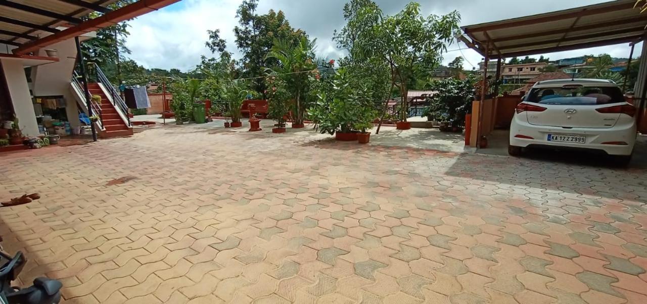 Coorg Girinivas Homestay 102 Madikeri Ngoại thất bức ảnh